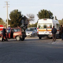 Incidente frontale in via Canosa