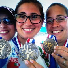 Guendalina Sartori, Pia Lionetti e Claudia Mandia festeggiano l'oro alla Arizona Cup 2014