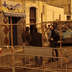 Palazzina transennata in piazza Divittorio