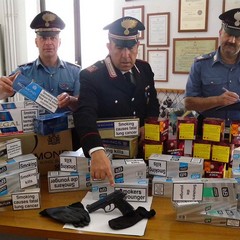 Materiale sequestrato dai carabinieri al 33enne