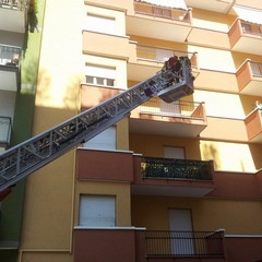 Vigili del fuoco in via Girondi