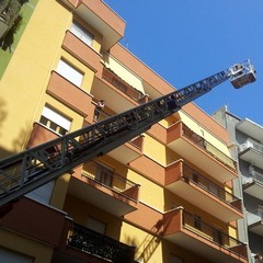 Vigili del fuoco in via Girondi