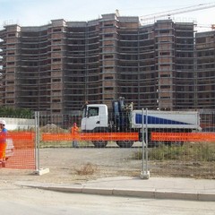 Giù i tralicci dell'elettrodotto in via dei Salici