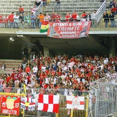 Tifosi del Barletta al "Via del Mare", a Lecce biancorossi da record