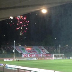 Barletta-Savoia, la coreografia dei tifosi biancorossi