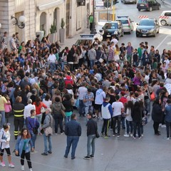 Caos-aule, la protesta degli studenti del "Garrone" ai piedi del "Curci"