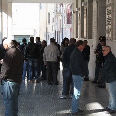 Caos-TARI, i barlettani protestano a Palazzo di Città