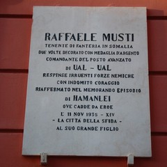 Lapide in onore del tenente Raffaele Musti