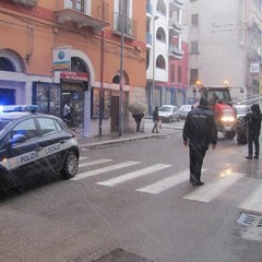 Polizia locale di Barletta al lavoro sotto la neve, 30 dicembre 2014