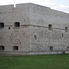 Castello svevo di Barletta bombardato