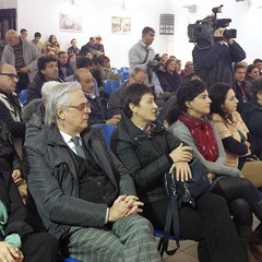 I componenti della commissione consiliare Ambiente partecipano all'incontro sul centro di raccolta rifiuti.