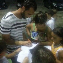 "Palleggiando sotto le stelle", Alessandro Radi firma autografi