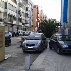 Via Togliatti, trionfo del parcheggio selvaggio