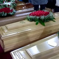 Strage sui binari, i funerali solenni al PalaSport di Andria