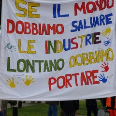 Aria pulita per Barletta, centinaia di studenti protestano contro l’inquinamento