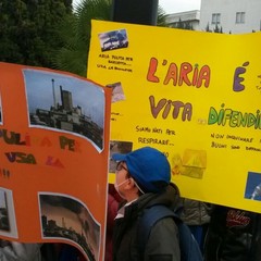 Aria pulita per Barletta, centinaia di studenti protestano contro l’inquinamento