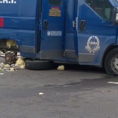 Assalto ad un furgone portavalori dopo l'uscita di Canne della Battaglia