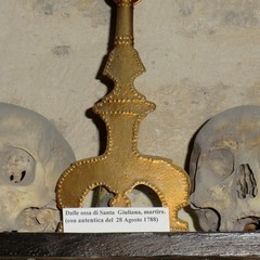 bt chiesa di s gaetano 22 primo piano della teca contenente le reliquie di s ta giuliana