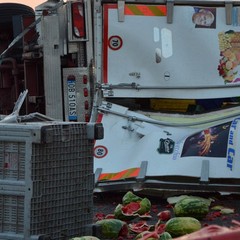 Camion ribaltato sull'A14