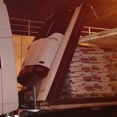 Camion scoperchiato al sottovia della Madonna dello Sterpeto