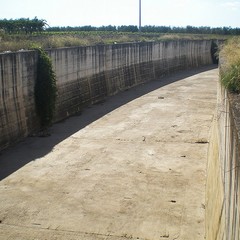 Dopo la pioggia il canale è pulito, ma l'inquinamento resta