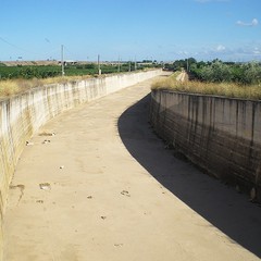 Dopo la pioggia il canale è pulito, ma l'inquinamento resta