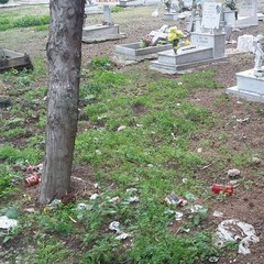 Ancora degrado al Cimitero di Barletta