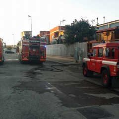 Prendono fuoco silos di farina in via dell'Industria