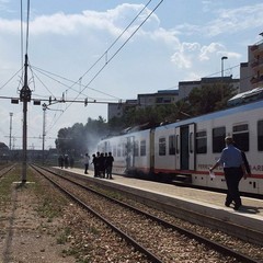 Barletta Scalo, fumo sui vagoni della Ferrotramviaria