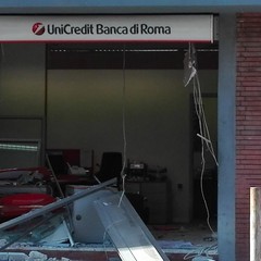 Furto alla banca, sradicato bancomat in via Regina Margherita
