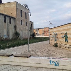 Graffiti e degrado alle spalle dell'orto botanico