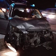 Auto distrutta in incidente su SS16 bis