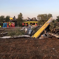 Terribile incidente sulla Bari-Nord, scontro frontale tra due treni