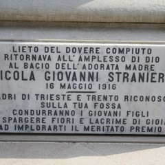 Tomba del soldato Nicola Straniero presso il cimitero di Barletta