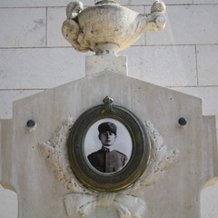 Tomba del soldato Nicola Straniero presso il cimitero di Barletta