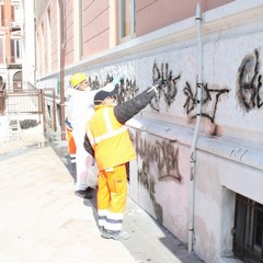 pulizia dei muri alla d azeglio presente il sindaco pasquale cascella 10