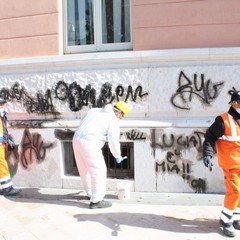 pulizia dei muri alla d azeglio presente il sindaco pasquale cascella 13