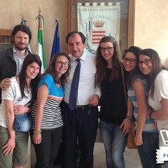 Le studentesse di CafieroViva incontrano il sindaco Pasquale Cascella