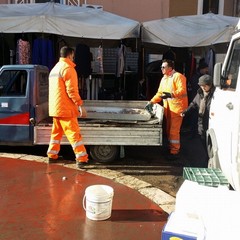 Sequestro di pesce al mercato in largo Divittorio (ex largo San Nicola) a Barletta