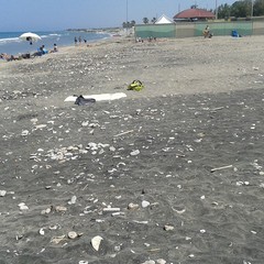 Degrado a Levante, spiagge sporche e pericolose