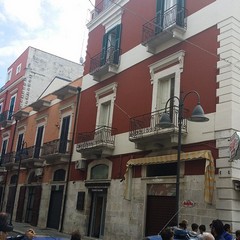 Tragica fatalità in via Geremia di Scanno, scivola dal balcone e perde la vita