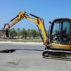Si apre strana voragine in via Mura del Carmine