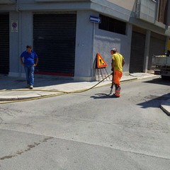 Si apre strana voragine in via Mura del Carmine