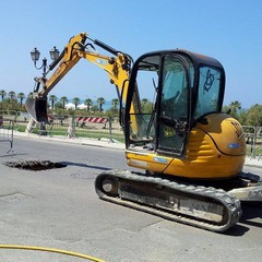 Si apre strana voragine in via Mura del Carmine