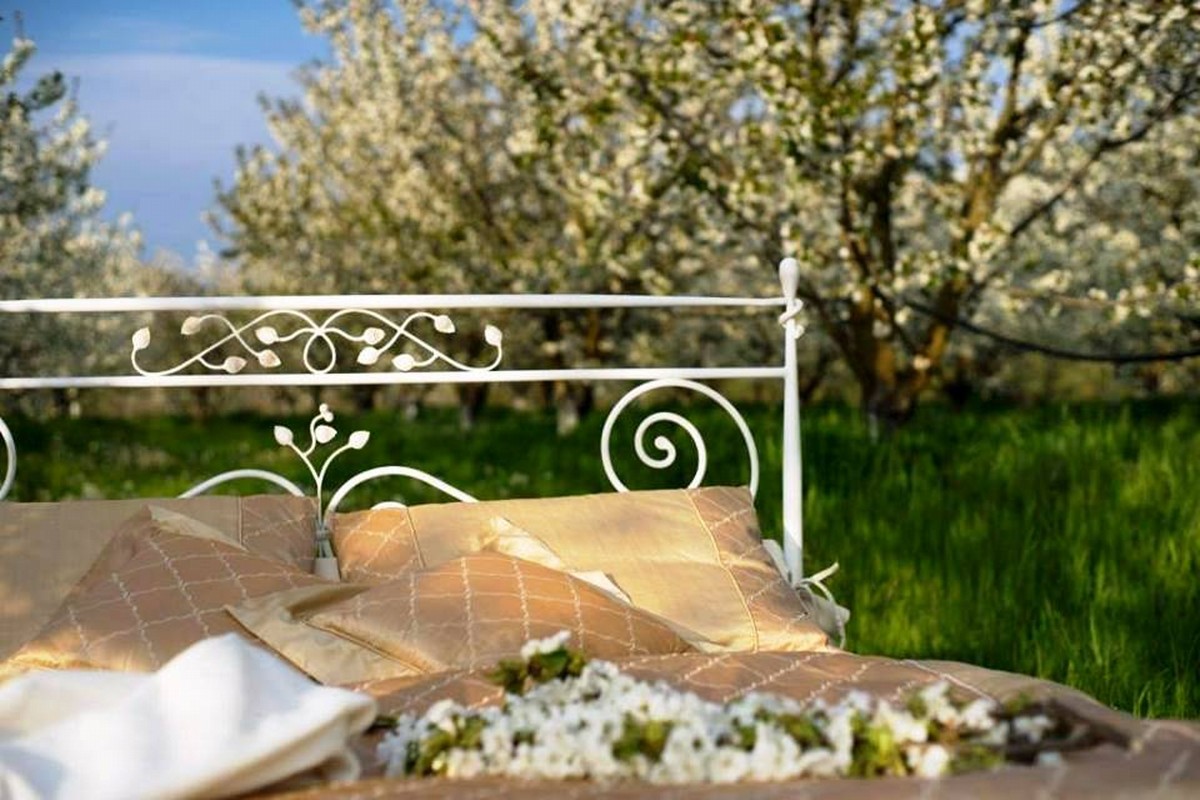 Il ritorno dei letti in metallo: design senza tempo e carattere artigianale