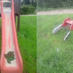 Giostre distrutte nei giardini pubblici di Barletta