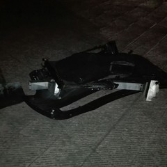 Impatto tra due auto sul cavalcaferrovia all'uscita Barletta Sud