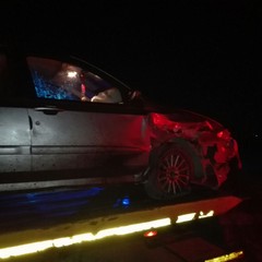 Impatto tra due auto sul cavalcaferrovia all'uscita Barletta Sud