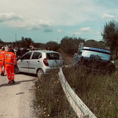 Incidente in via Vecchia per Canosa: veicolo si ribalta