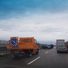 Incidente stradale sulla SS16bis, traffico bloccato